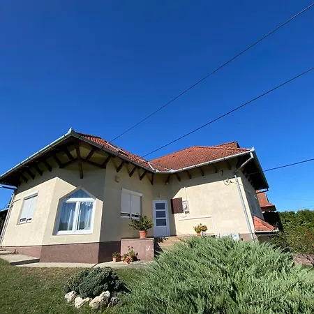 Maria Apartmanhaz Διαμέρισμα *