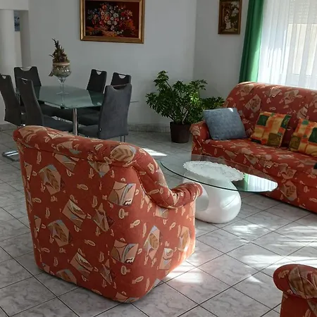 Maria Apartmanhaz 아파트 잘라카로쉬