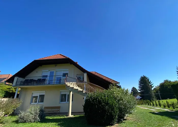Maria Apartmanhaz *