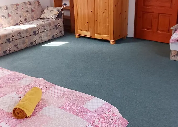 Maria Apartmanhaz *